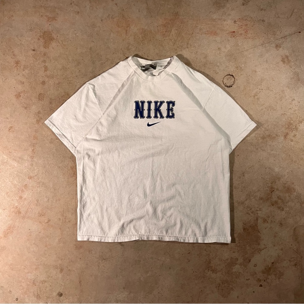 •Early 2000’s Vintage Nike Tee•